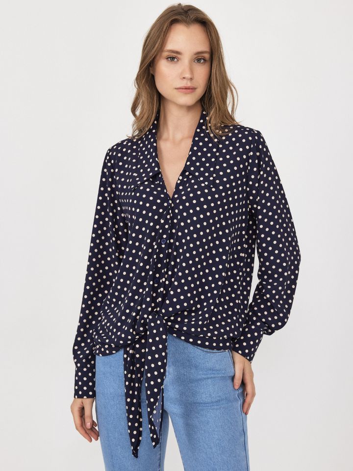 חולצה נקודת קשירה בצבע כחול כהה