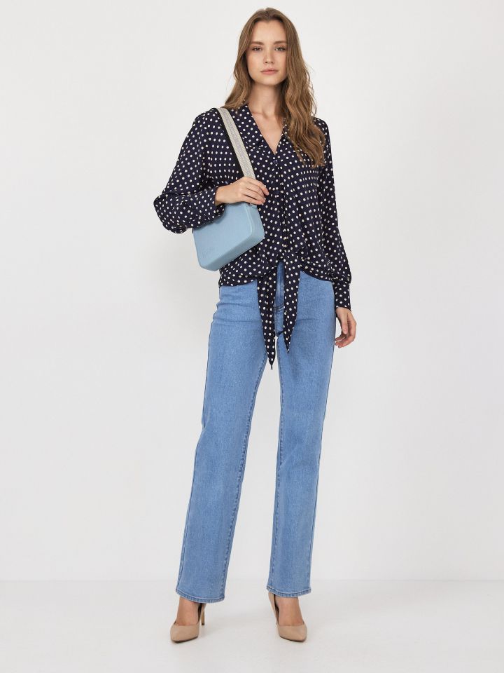 חולצה נקודת קשירה בצבע כחול כהה