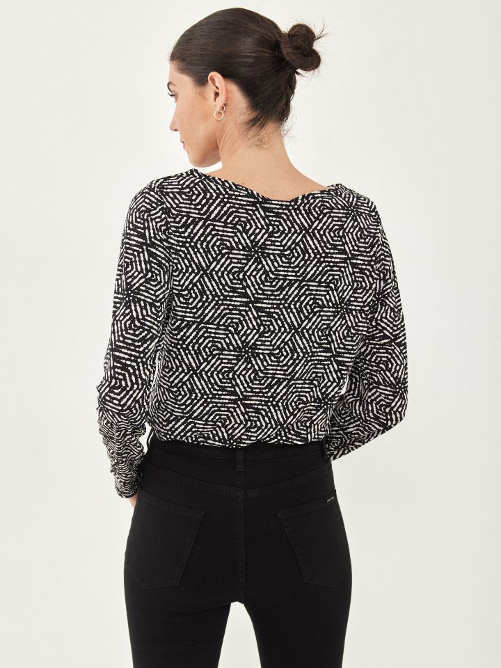 חולצה PROMO דפוס שרוול ארוך בצבע שחור/לבן