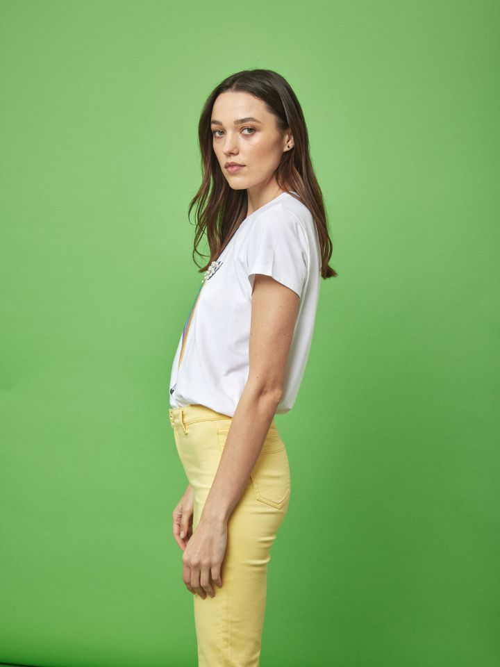 חולצה דפוס + פנינים PROMO בצבע לבן