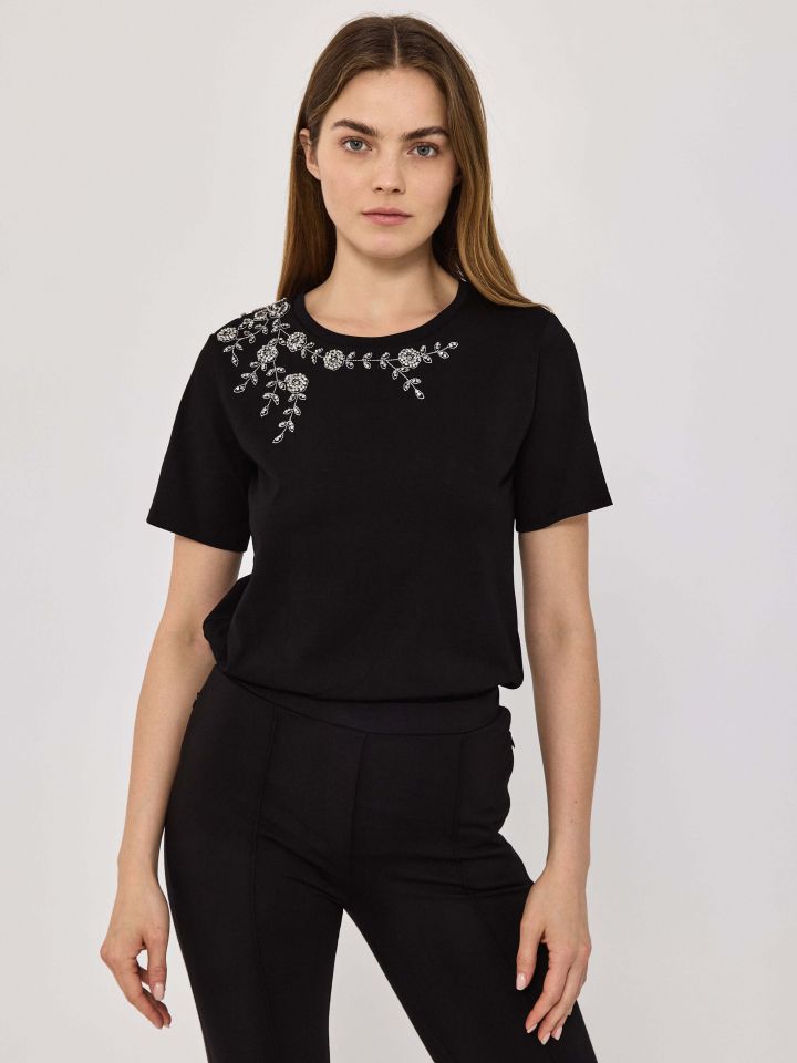 חולצה עלים יהלומים בצבע שחור