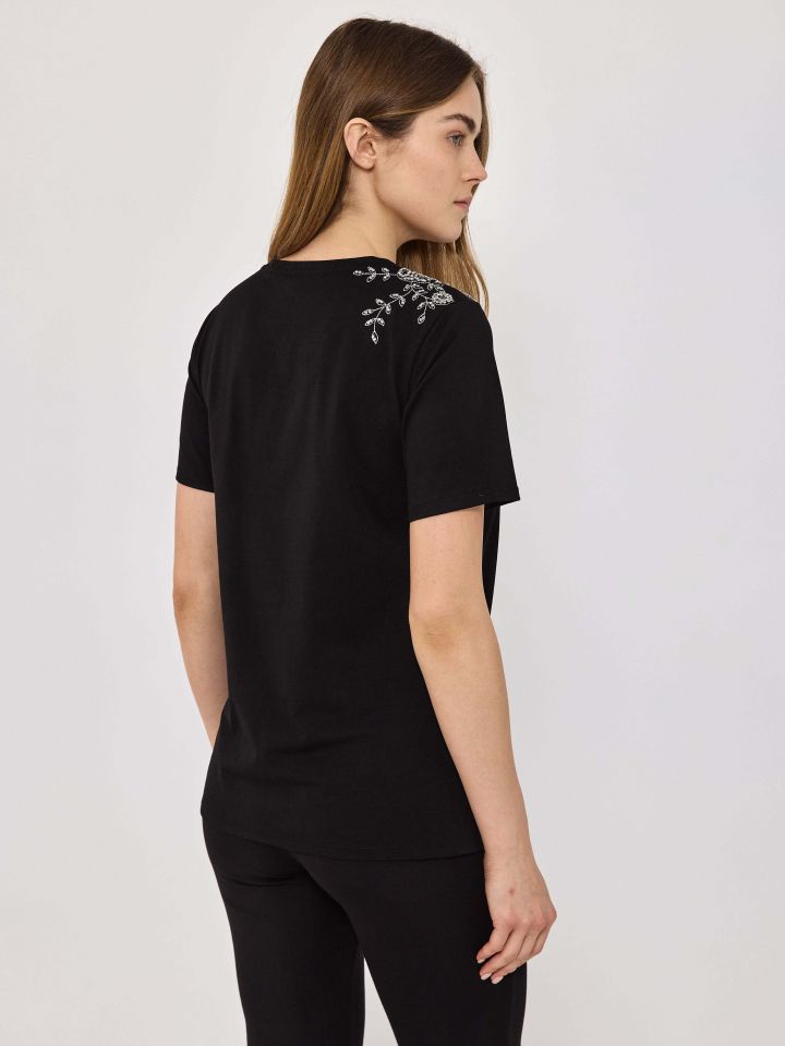 חולצה עלים יהלומים בצבע שחור