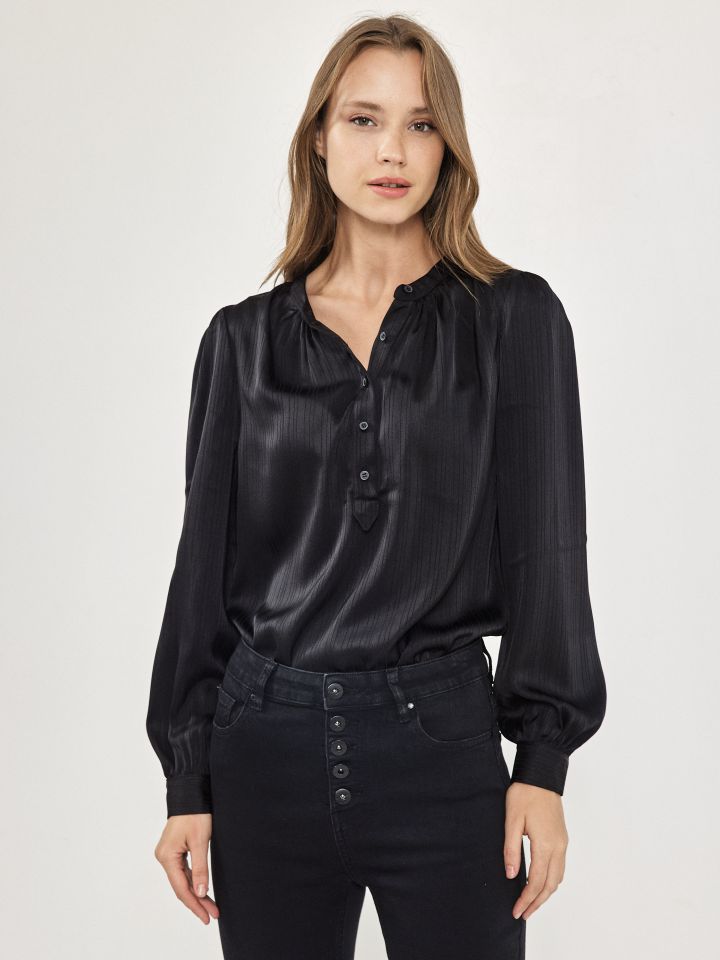 חולצה שינה פסים בצבע שחור