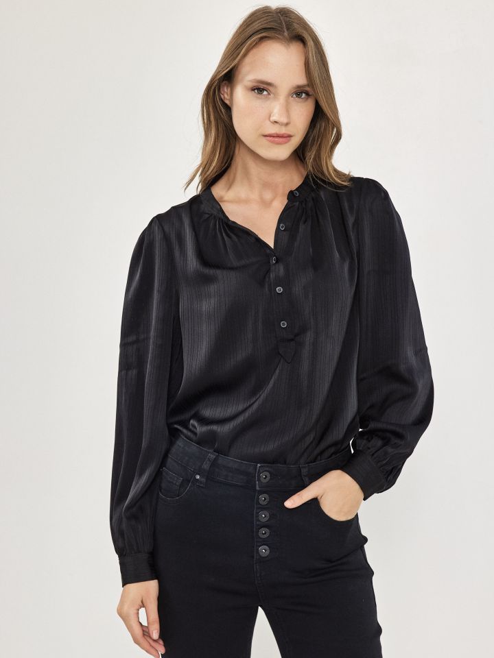 חולצה שינה פסים בצבע שחור