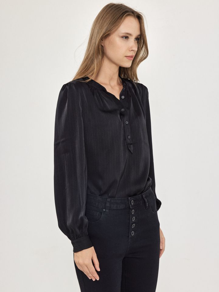 חולצה שינה פסים בצבע שחור