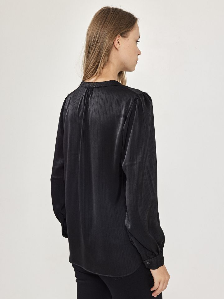 חולצה שינה פסים בצבע שחור