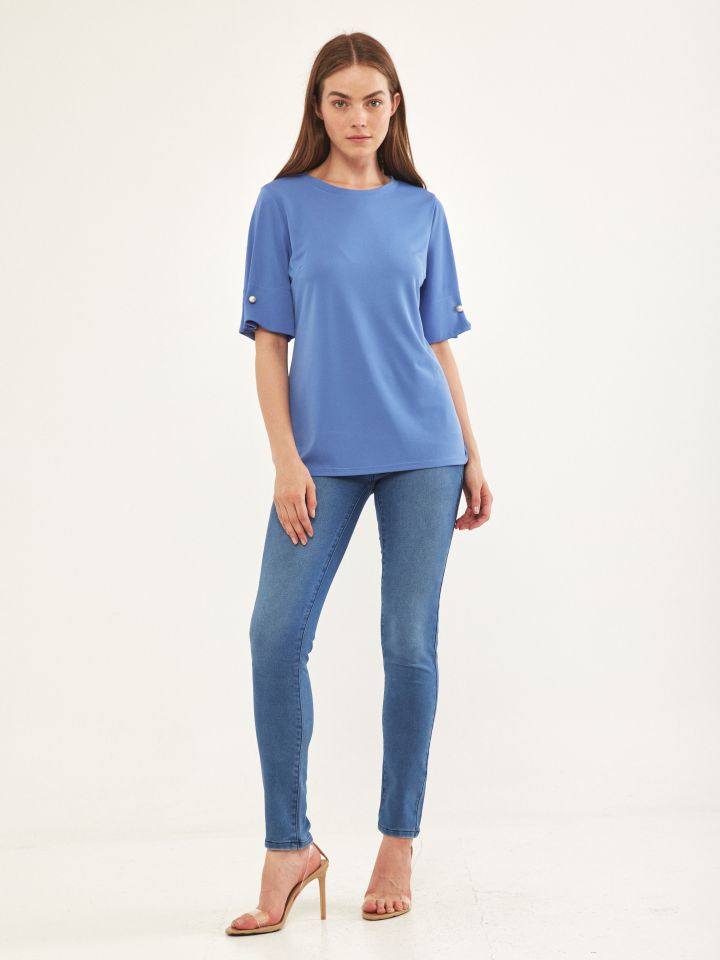 חולצה שרוול פנינים בצבע תכלת