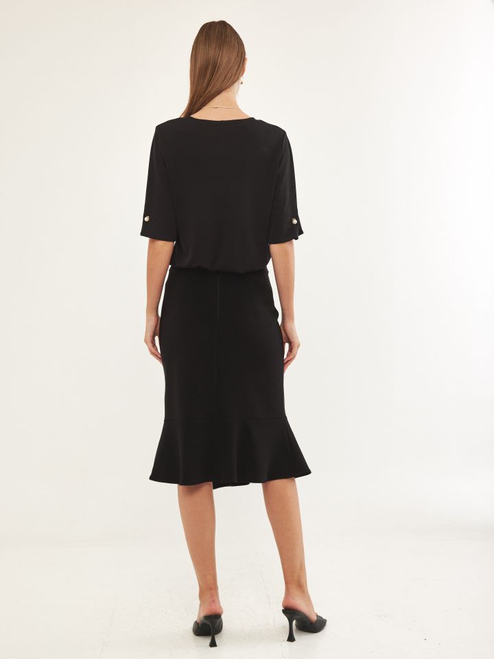 חולצה שרוול פנינים בצבע שחור