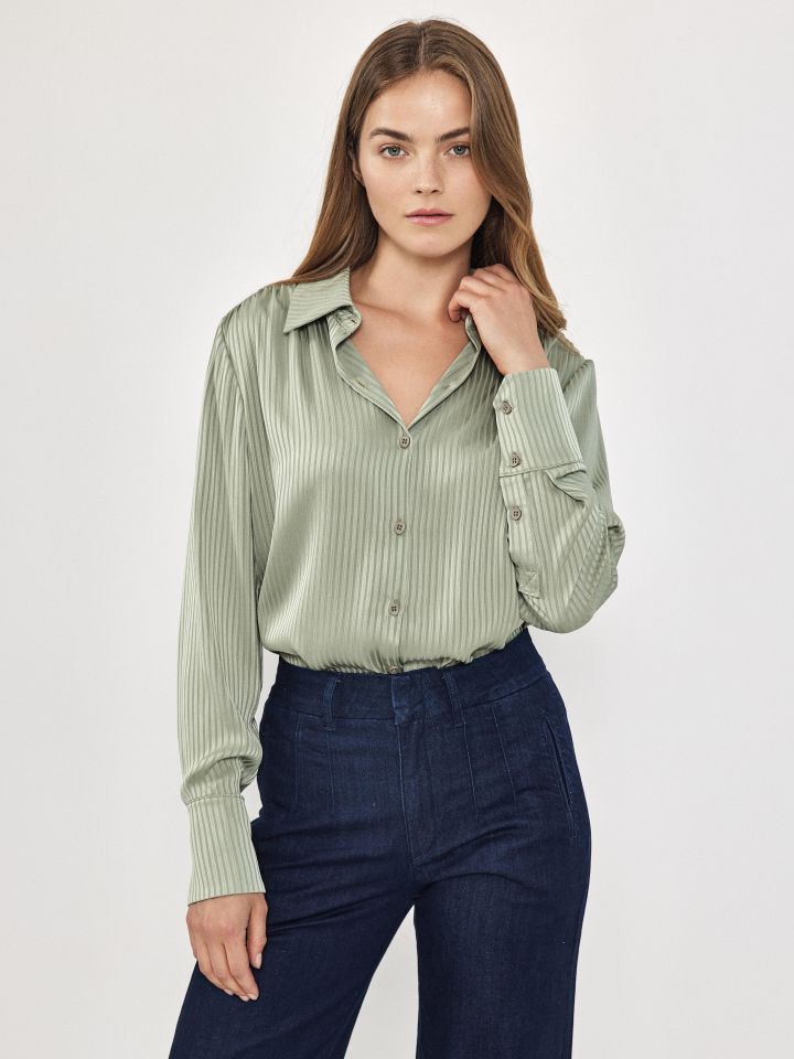 חולצה מכופתרת פסים בצבע ירוק