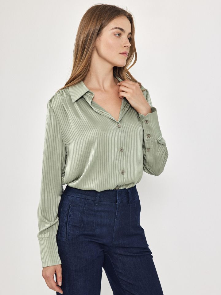 חולצה מכופתרת פסים בצבע ירוק