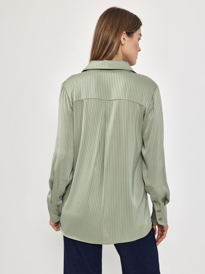 חולצה מכופתרת פסים בצבע ירוק