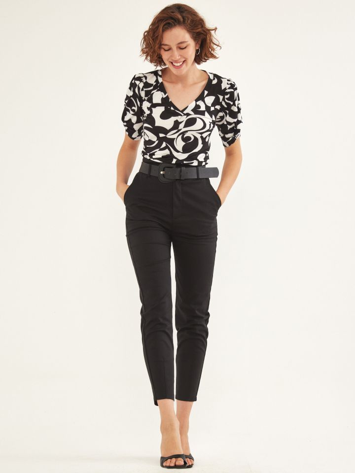 חולצה דפוס V שרוול מסובב PROMO בצבע שחור/לבן