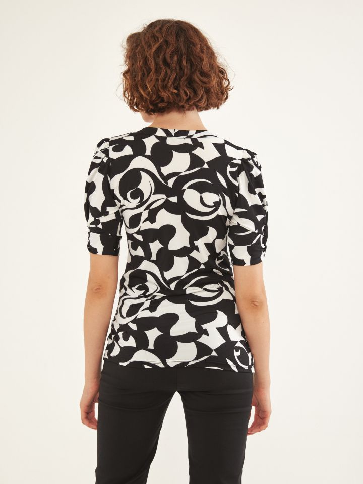 חולצה דפוס V שרוול מסובב PROMO בצבע שחור/לבן