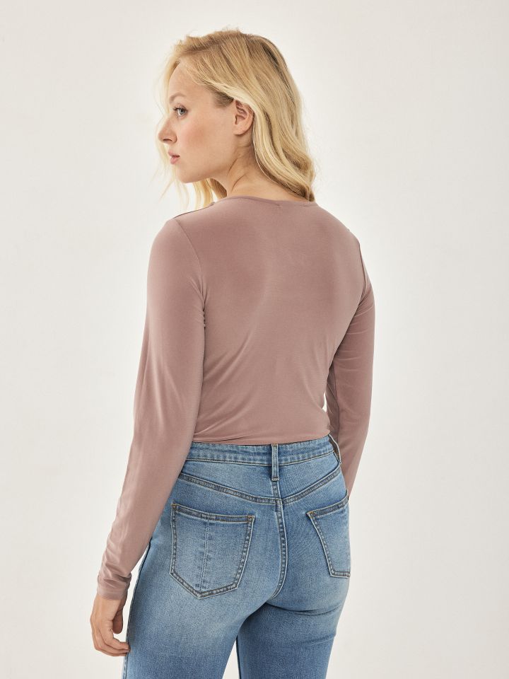 חולצה פתח לב בצבע חום