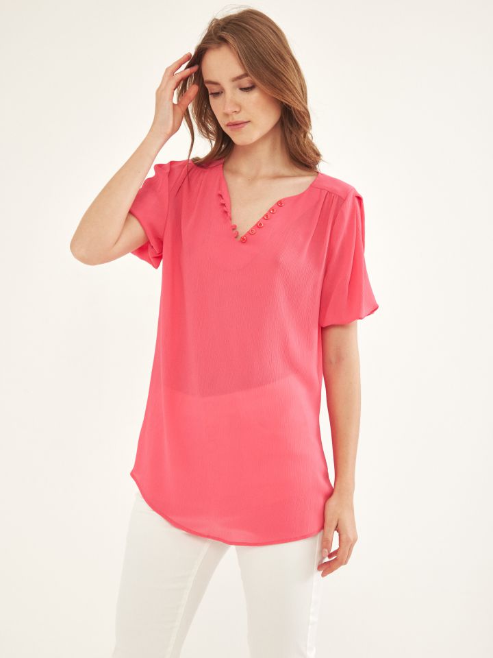 חולצה V לולאות וכפתורים בצבע פוקסיה