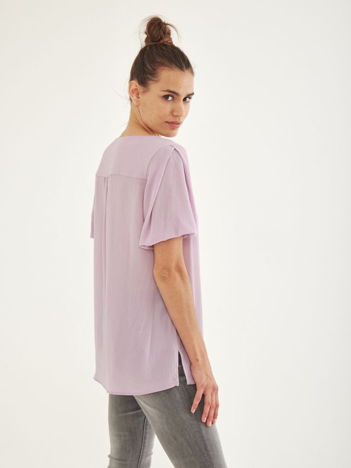 חולצה V לולאות וכפתורים בצבע לילך