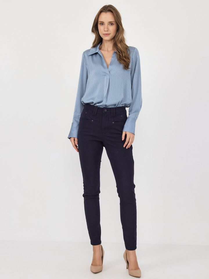 חולצה צוארון פסים בצבע תכלת