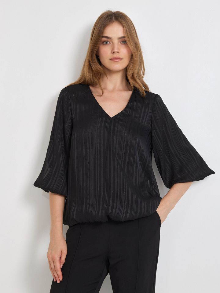 חולצה שרוול בלון בצבע שחור