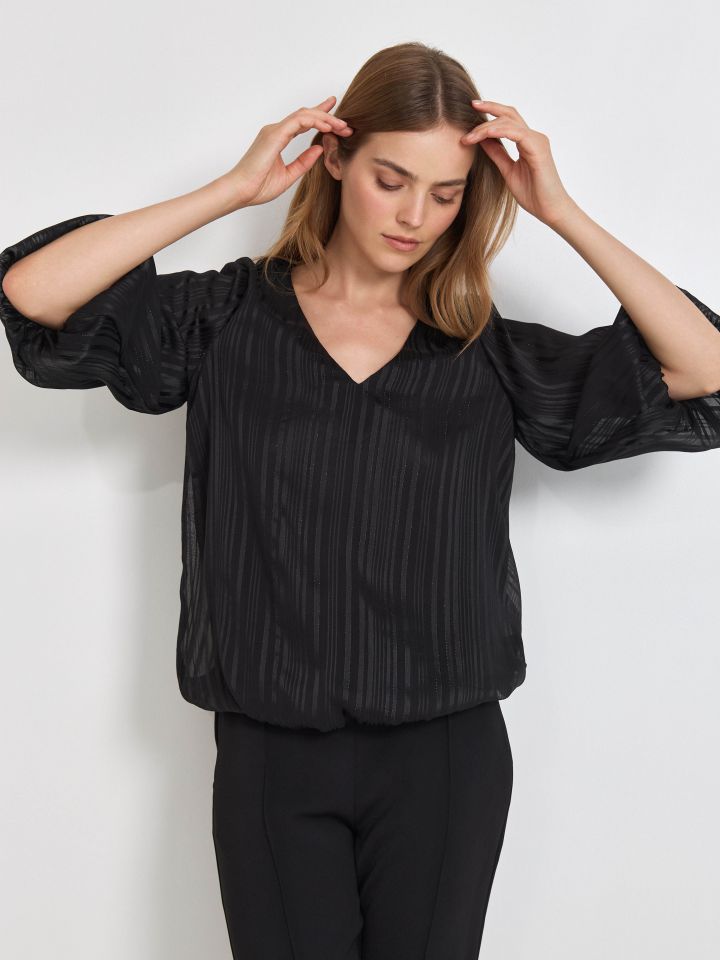 חולצה שרוול בלון בצבע שחור