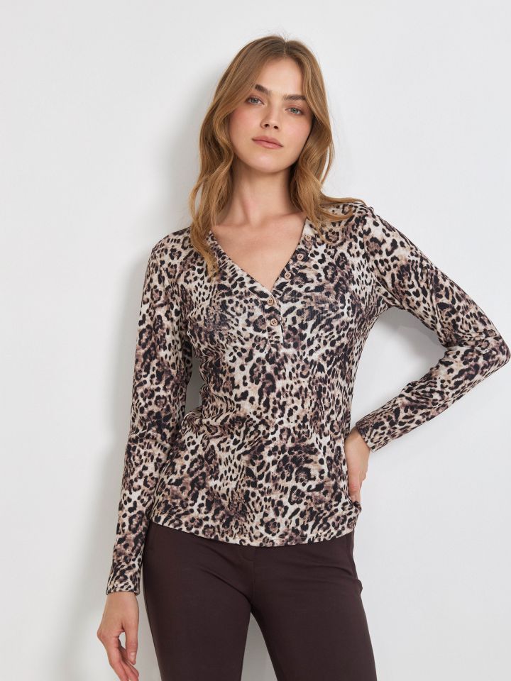 חולצה ריב מנומר בצבע מנומר