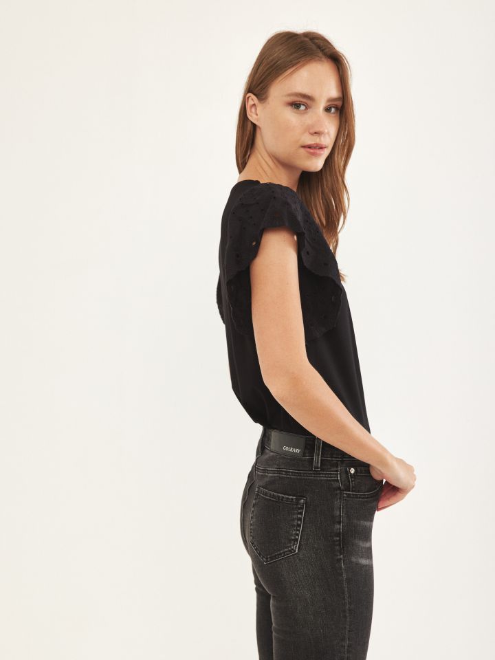 חולצה מודל שרוולי קרושה בצבע שחור