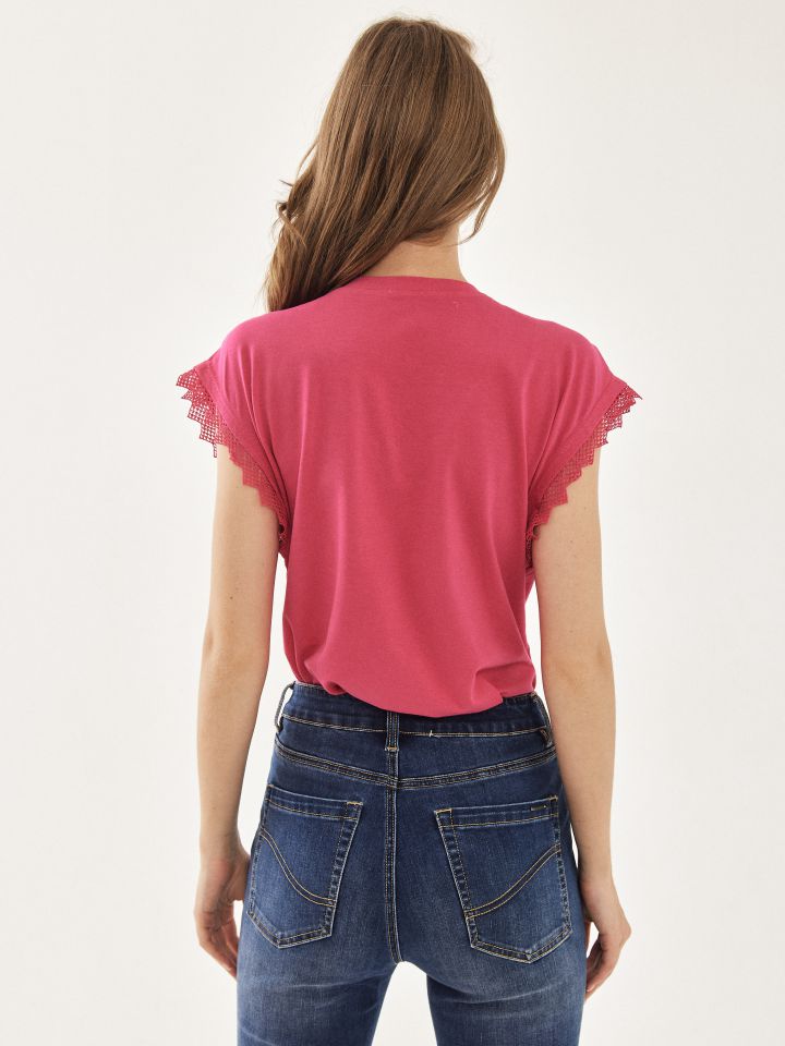 חולצה שילוב קרושה בפתח שרוולים בצבע פוקסיה