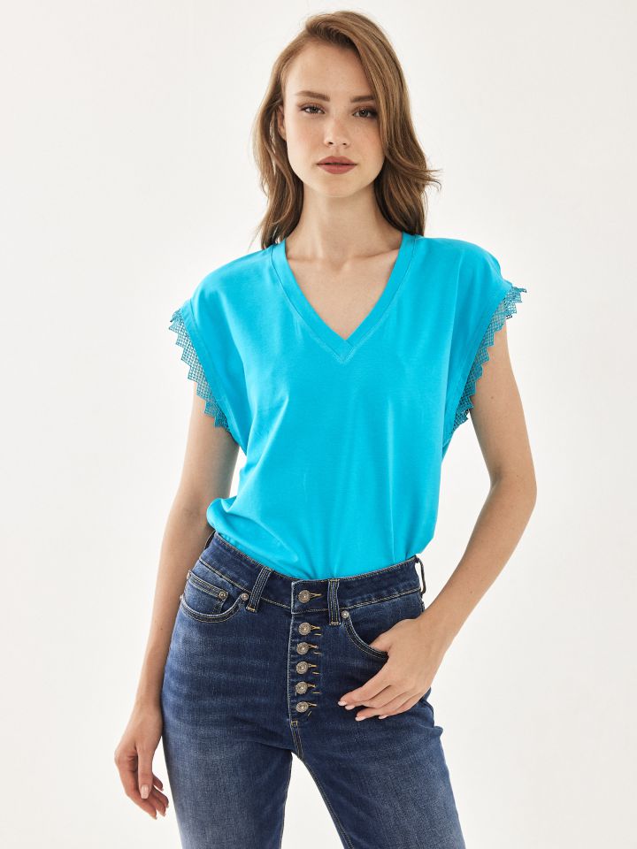 חולצה שילוב קרושה בפתח שרוולים בצבע טורקיז