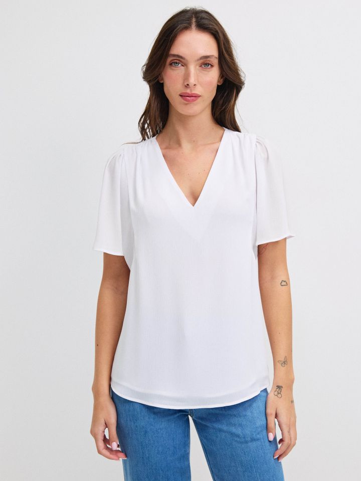 חולצה V PROMO SHIRA בצבע לבן