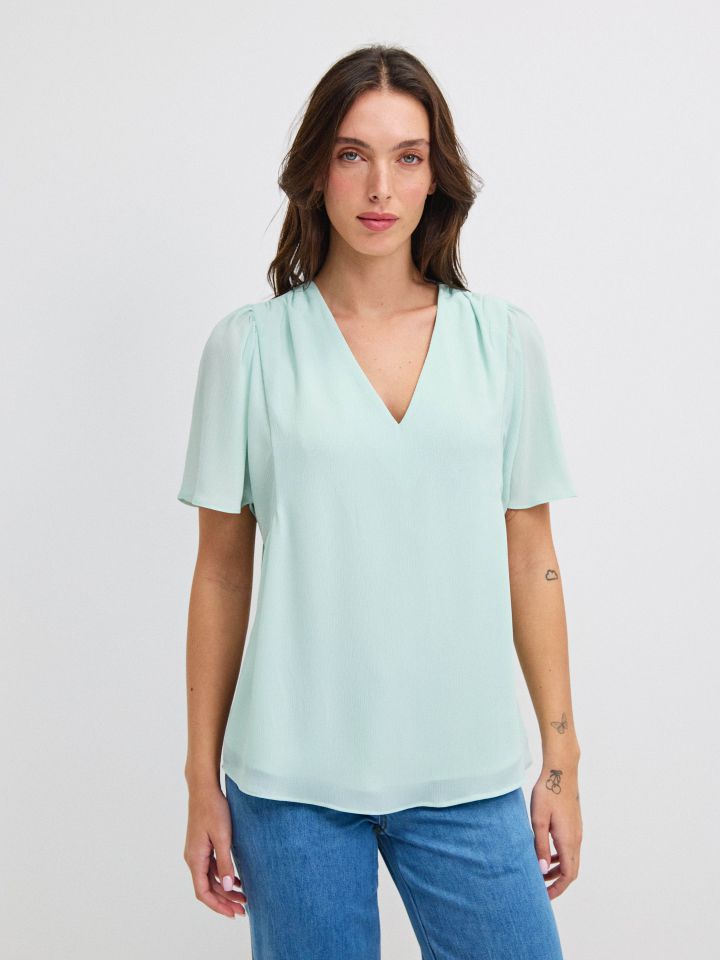 חולצה V PROMO SHIRA בצבע ירוק בהיר