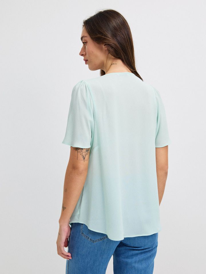 חולצה V PROMO SHIRA בצבע ירוק בהיר