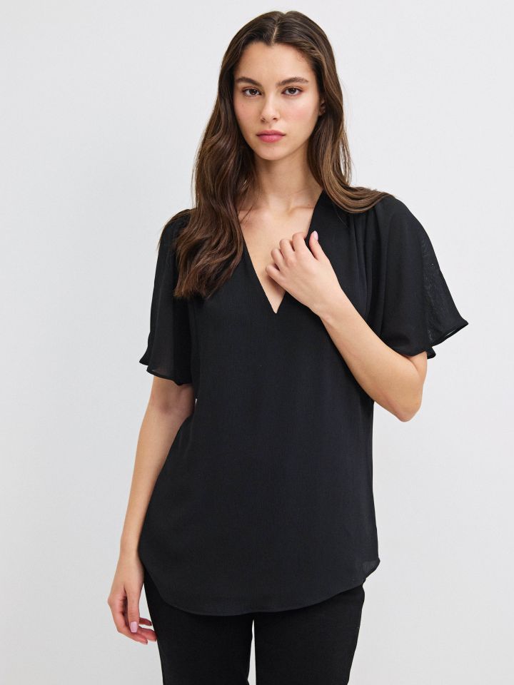 חולצה V PROMO SHIRA בצבע שחור