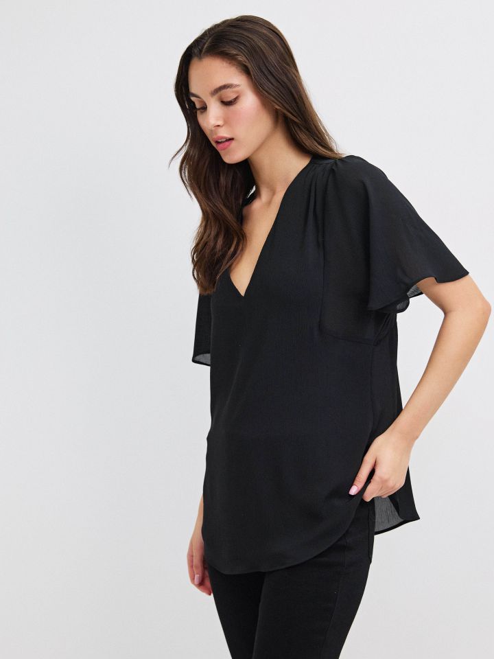 חולצה V PROMO SHIRA בצבע שחור