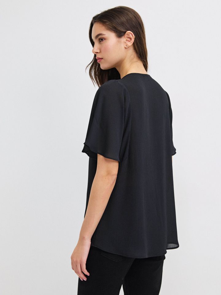 חולצה V PROMO SHIRA בצבע שחור