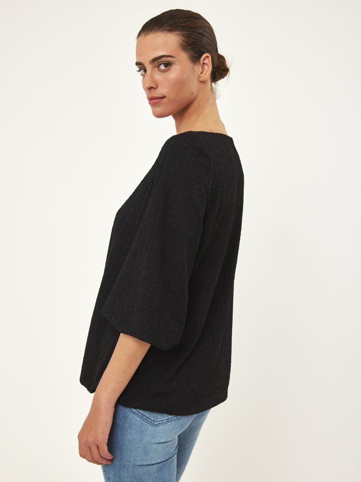 חולצה בלון בצבע שחור