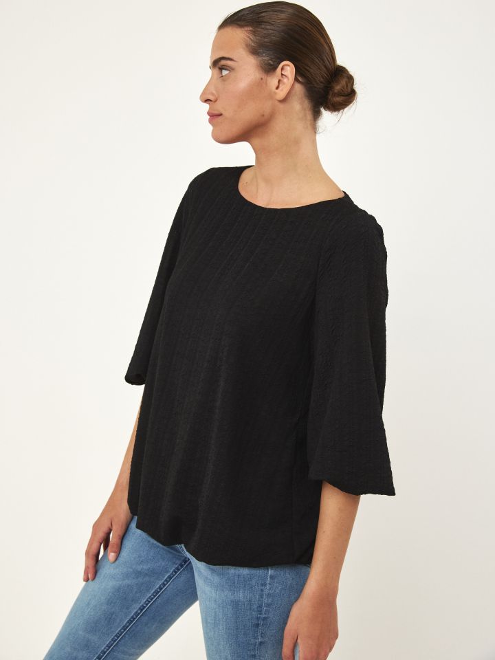 חולצה בלון בצבע שחור