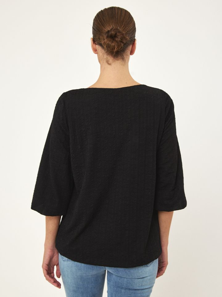 חולצה בלון בצבע שחור