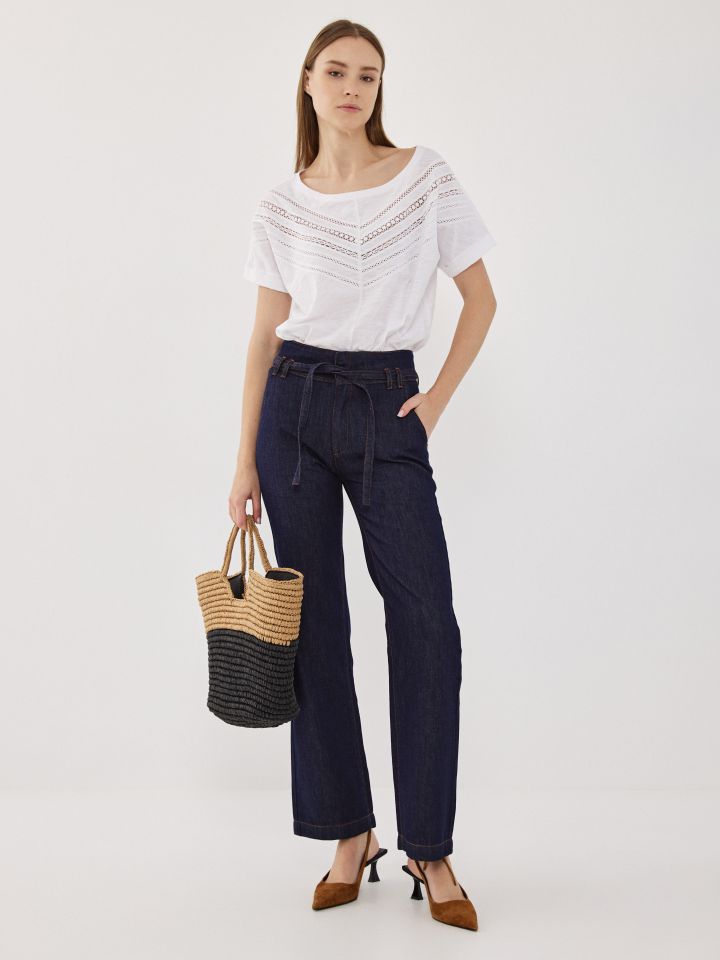 חולצה שילוב סרטי קרושה בצבע לבן