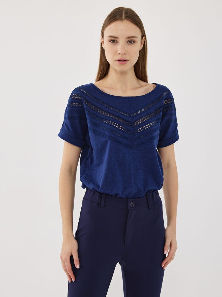 חולצה שילוב סרטי קרושה בצבע כחול אינדיגו