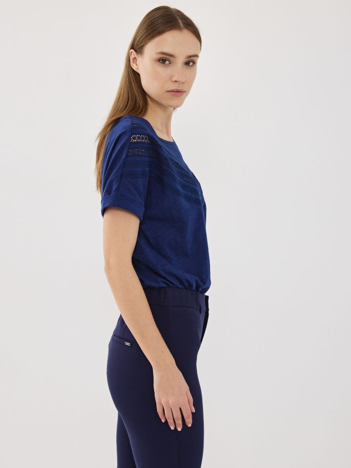 חולצה שילוב סרטי קרושה בצבע כחול אינדיגו