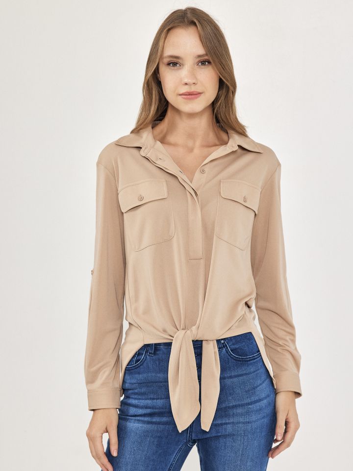 חולצה כיסים קשירה בצבע בייז קפוצינו