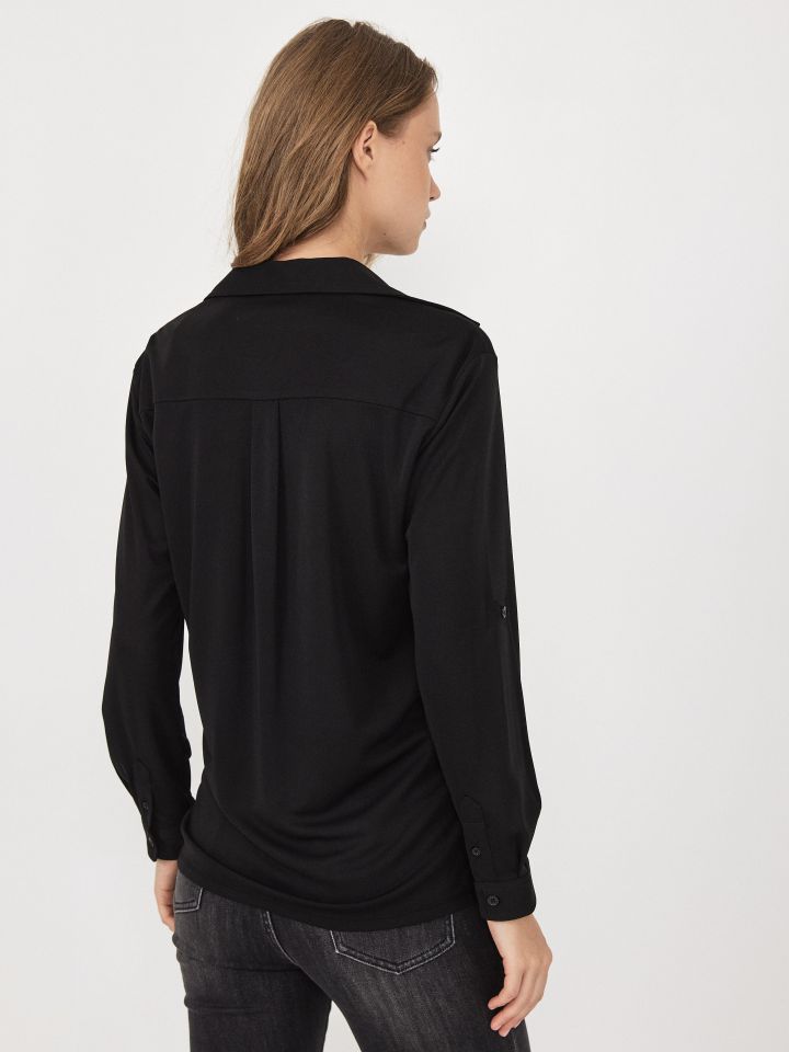 חולצה כיסים קשירה בצבע שחור