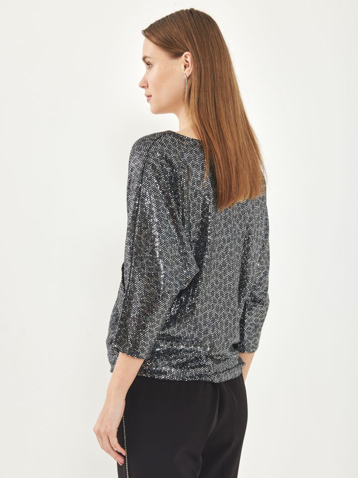 חולצה מעטפה פייטים בצבע שחור לורקס