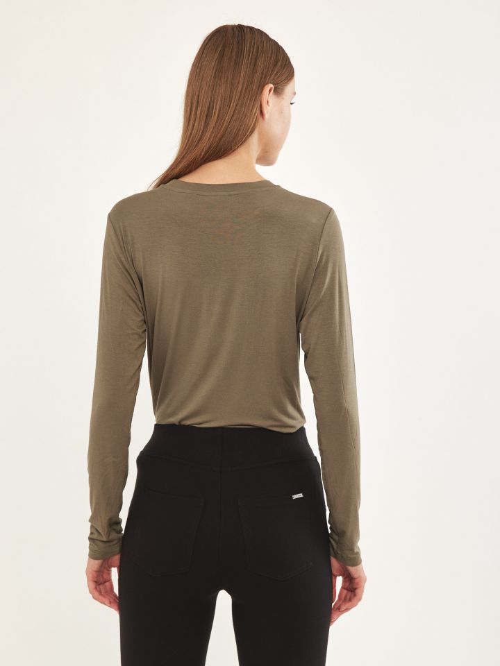 חולצה PROMO MUSIC בצבע זית