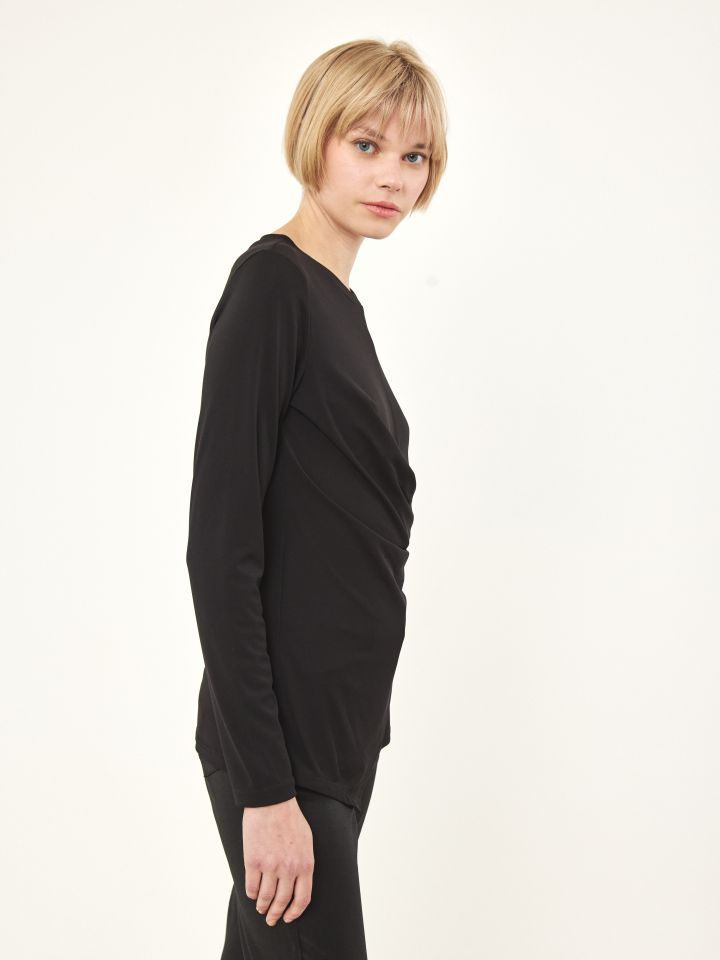 חולצה מעטפה בצבע שחור