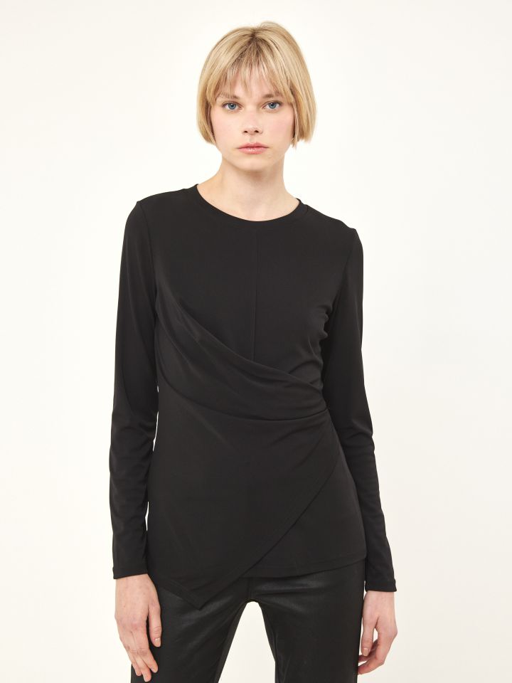 חולצה מעטפה בצבע שחור