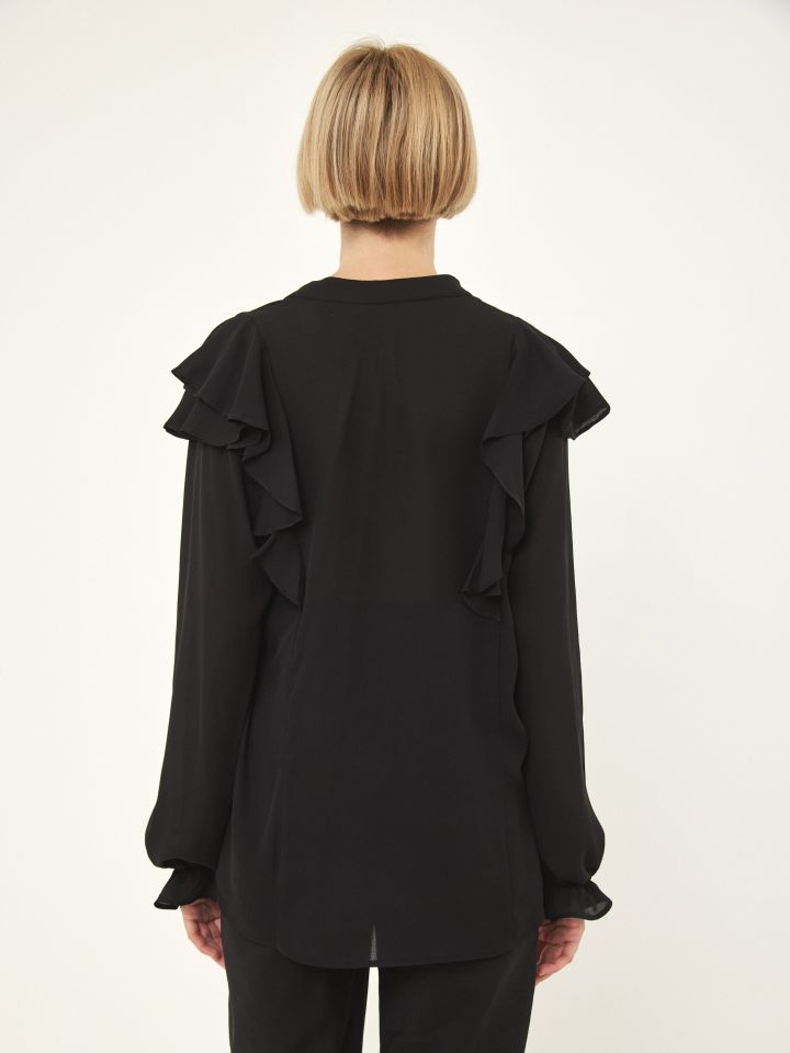 חולצה מכופתרת מלמלות בכתפיים בצבע שחור