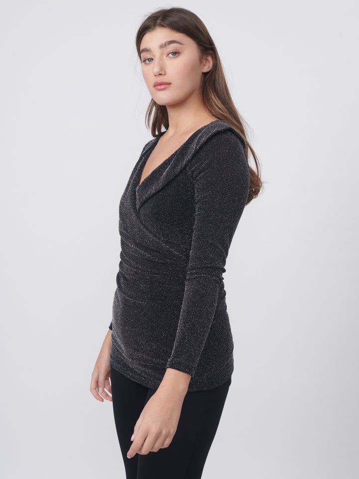 חולצה מעטפה לורקס בצבע שחור