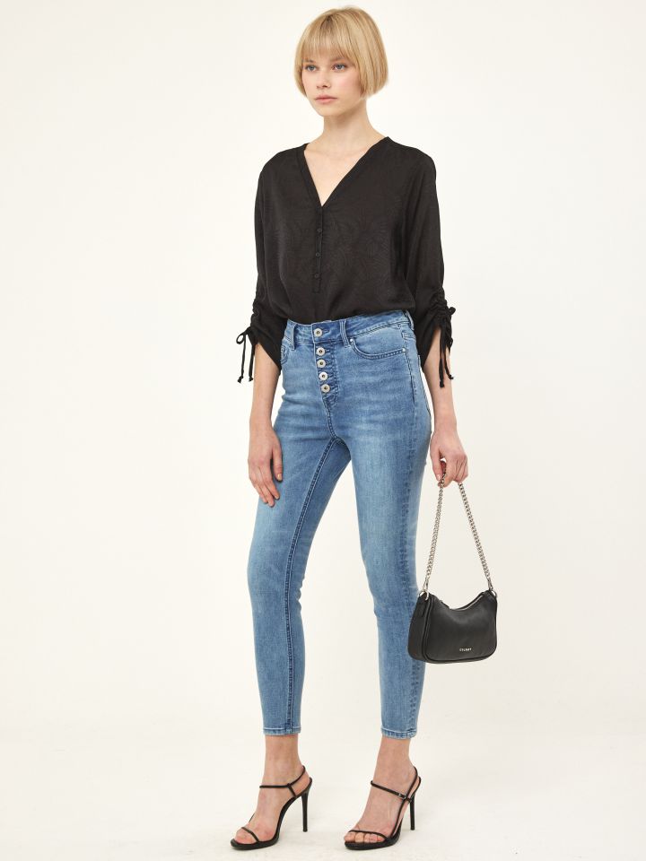 חולצה שינה כיווץ בשרוול בצבע שחור