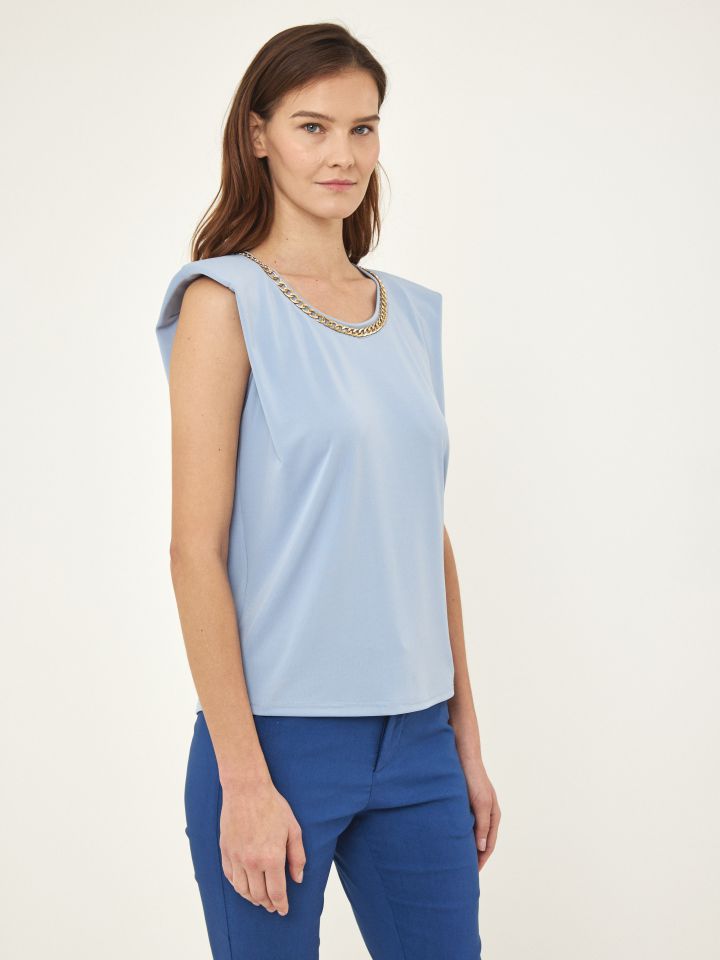 חולצה פתח שרשרת בצבע תכלת