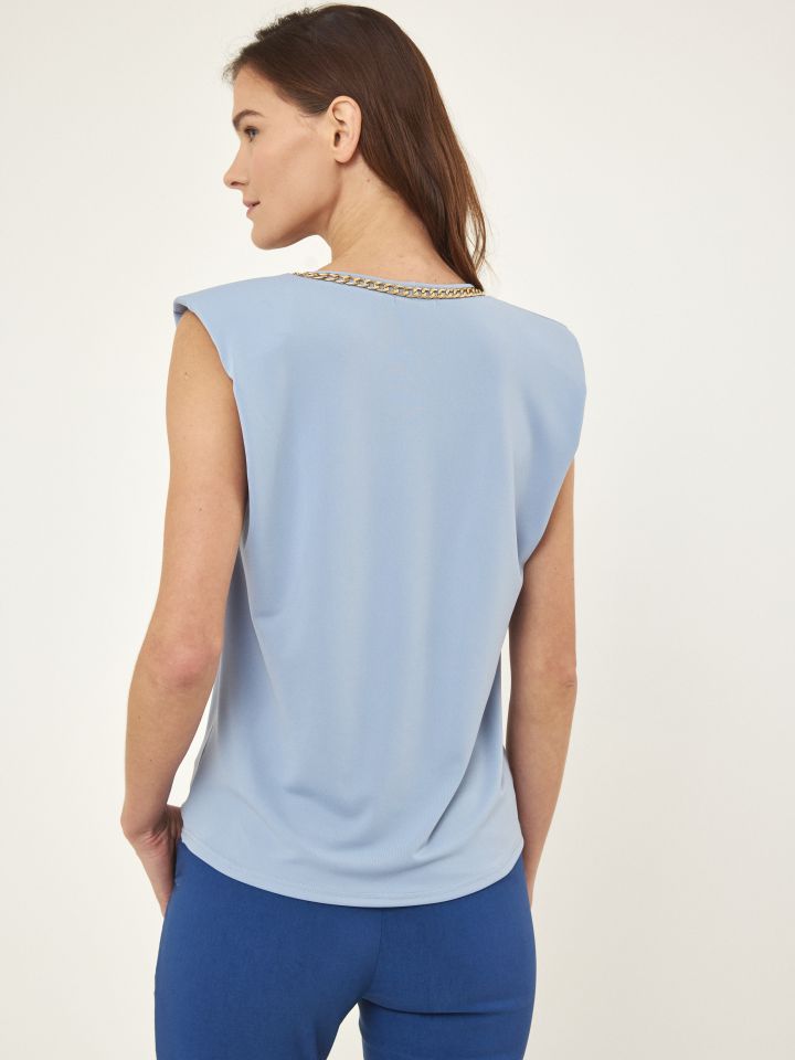 חולצה פתח שרשרת בצבע תכלת